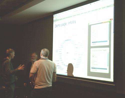 Dan Ingalls answering questions about the lively kernel with an InfoVis page at the end of his talk